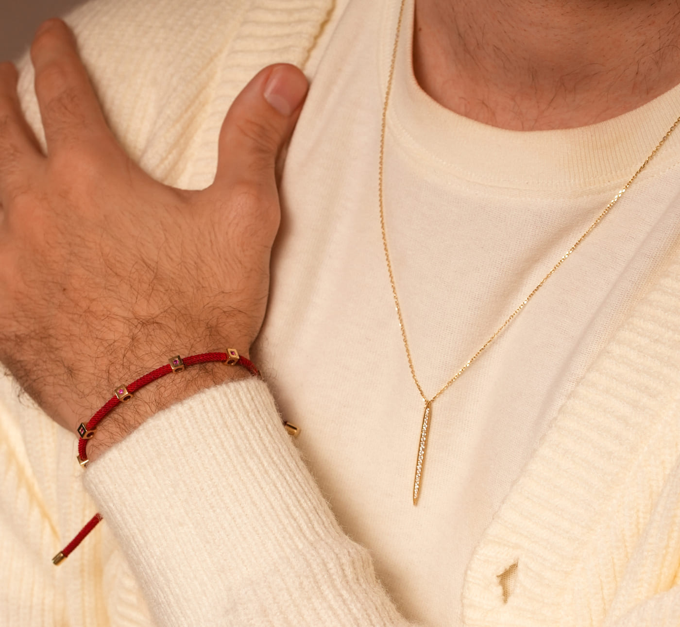 Colar amuleto esmeralda - Vista