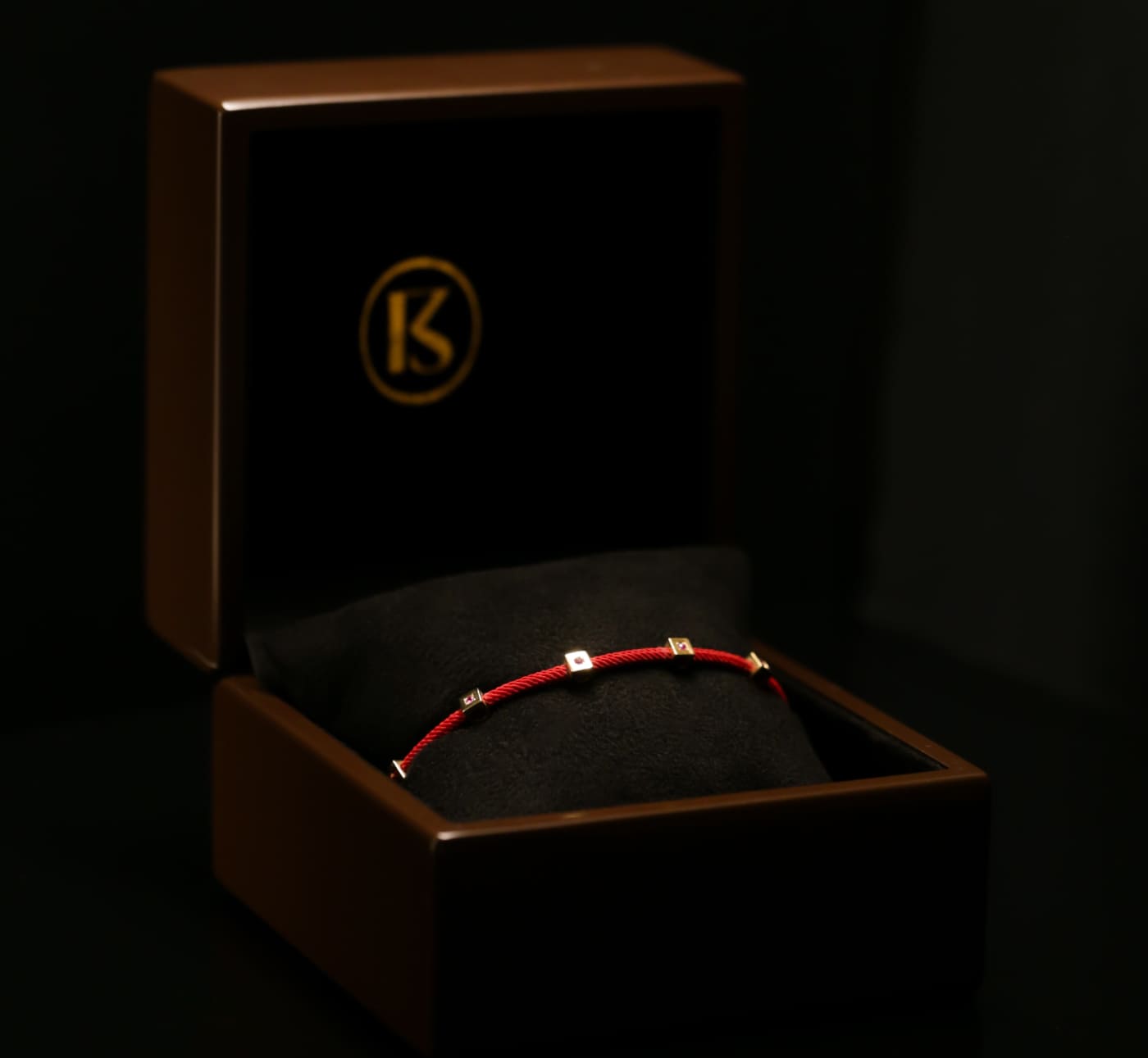 Colar amuleto esmeralda - Vista